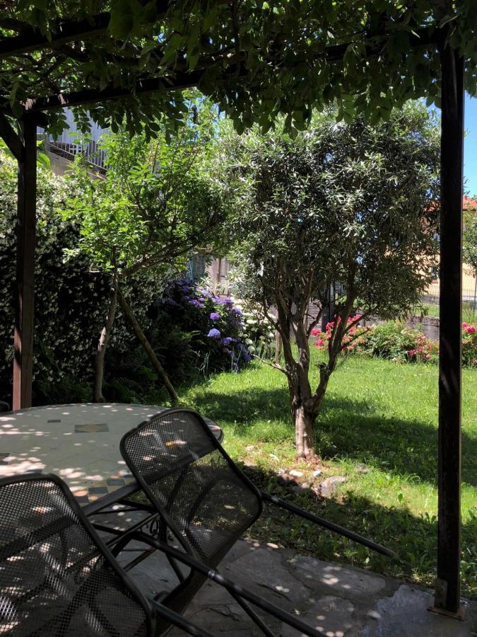 The Children Smile- With Private Garden Apartment Colico Exterior foto