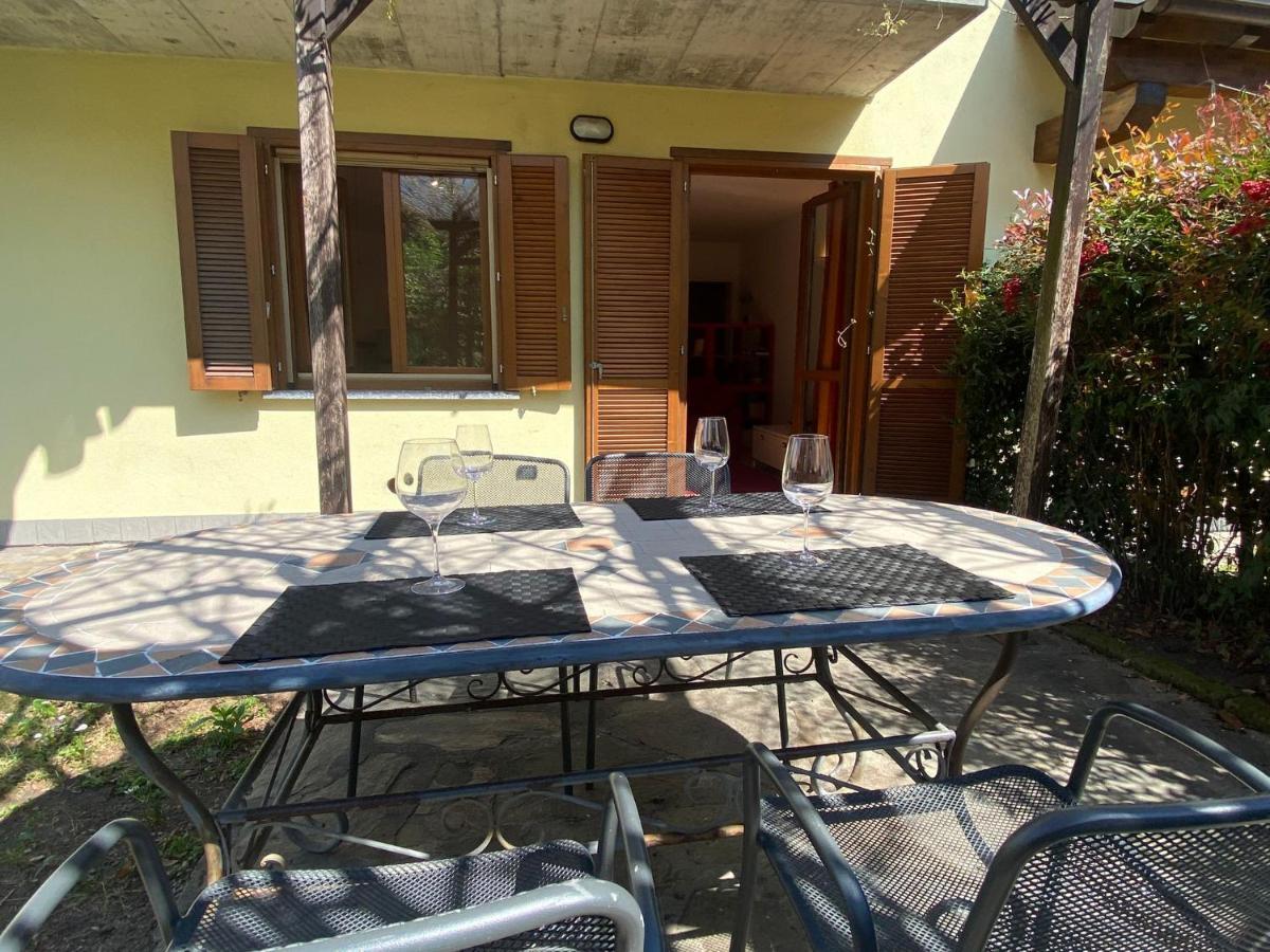 The Children Smile- With Private Garden Apartment Colico Exterior foto