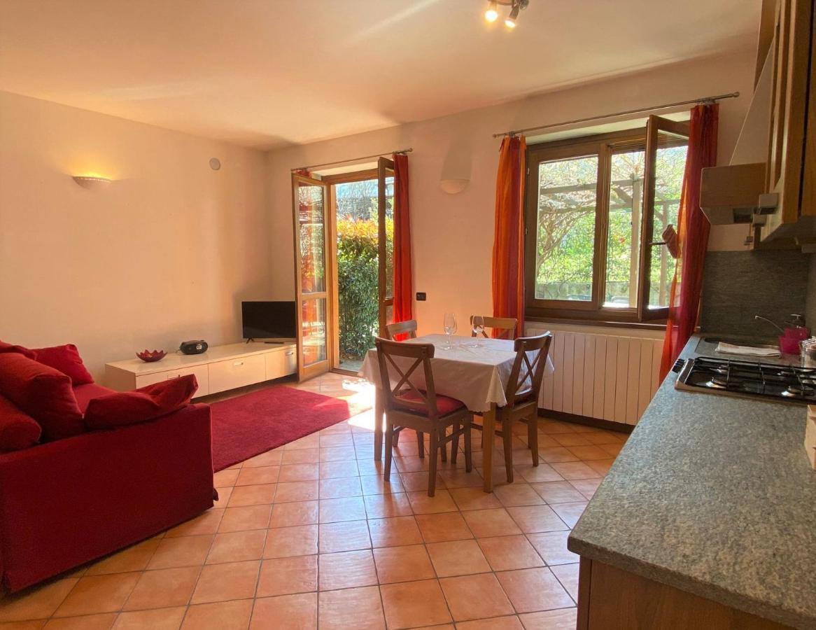 The Children Smile- With Private Garden Apartment Colico Exterior foto