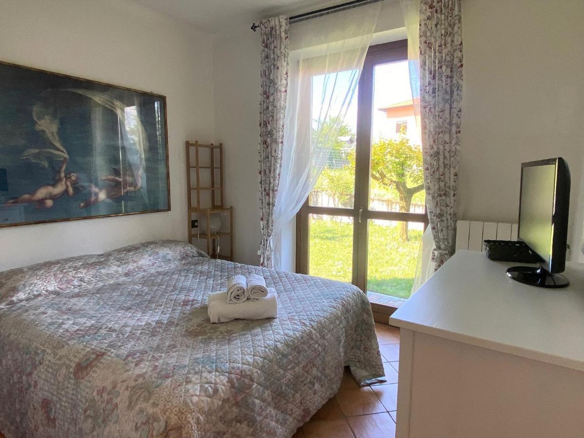 The Children Smile- With Private Garden Apartment Colico Exterior foto